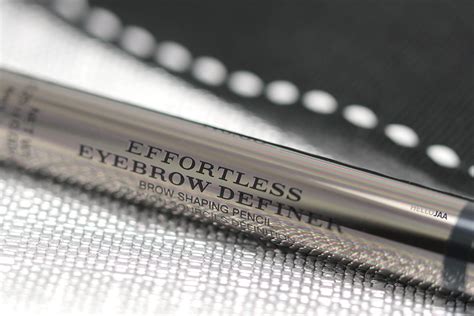 Burberry Effortless Eyebrow Definer Review .